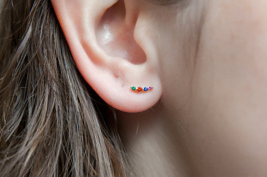 Boucles d'oreilles Petites Puces serties de zircons colorés plaqué or