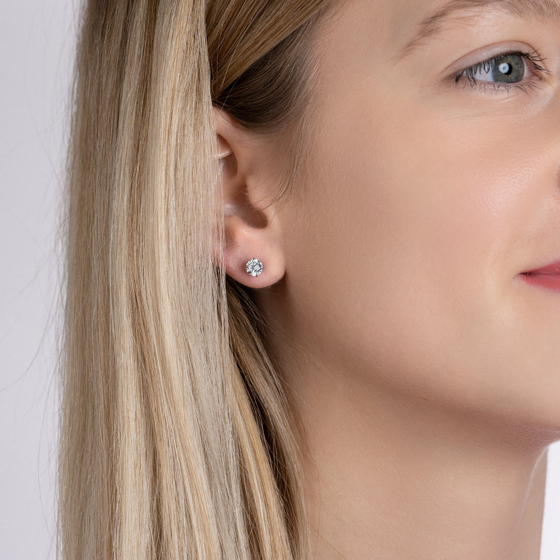 Boucles d'oreilles oxydes de zirconium blancs serti griffes en argent