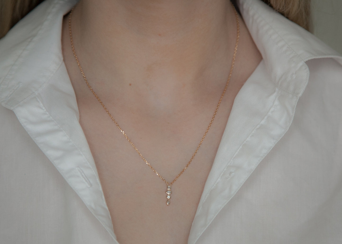 Collier 4 petits zircons plaqué or
