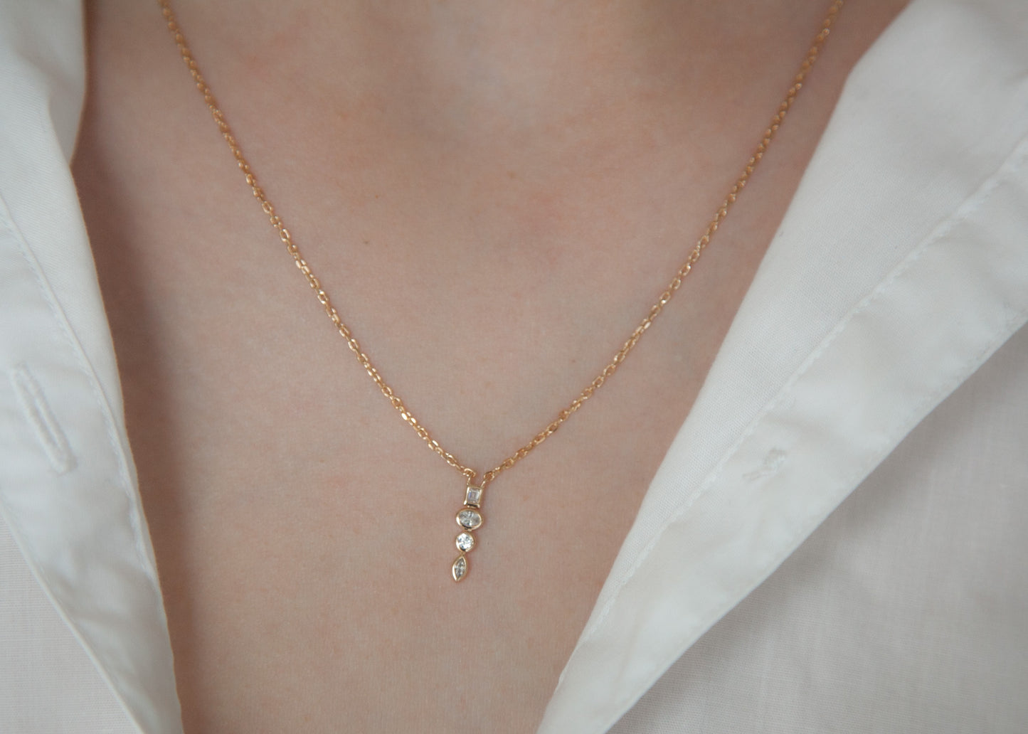 Collier 4 petits zircons plaqué or
