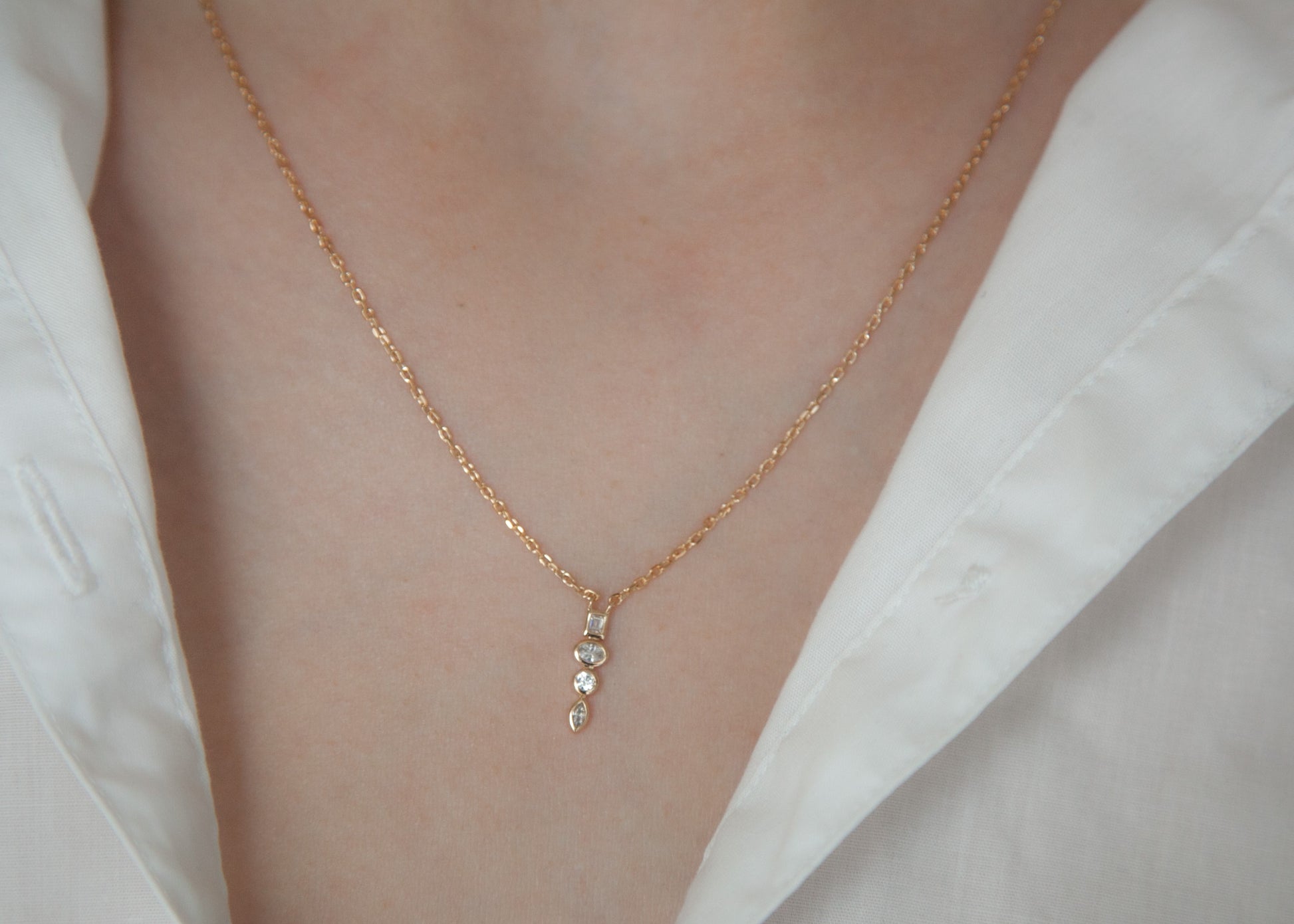 Collier 4 petits zircons plaqué or