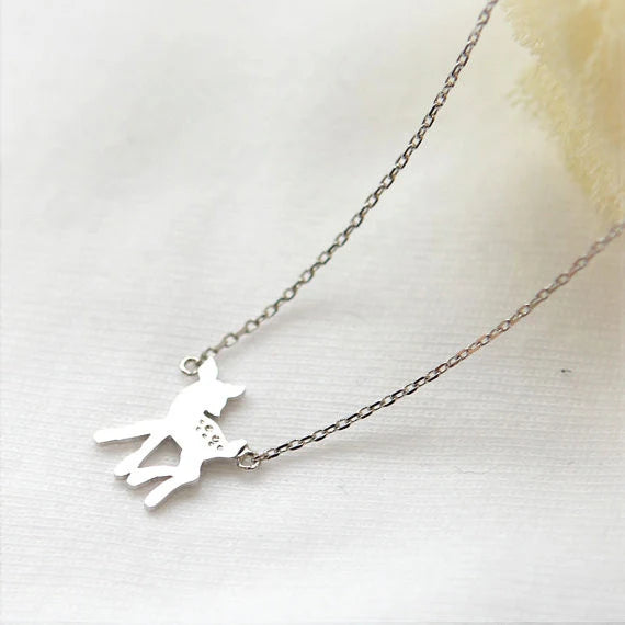 Collier avec petit faon argenté