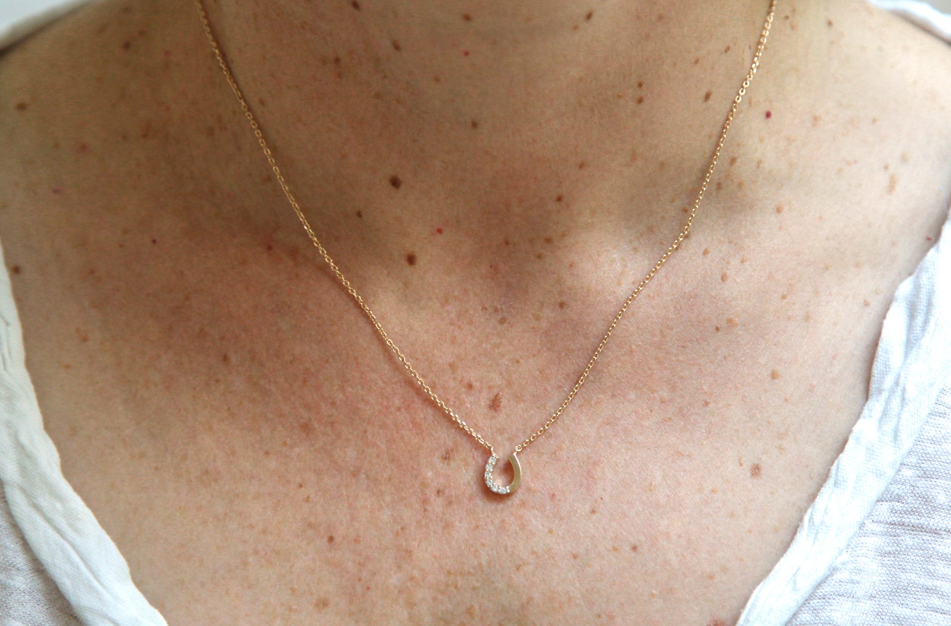 Collier fer à cheval serti de zircons plaqué or- Collier porte-bonheur