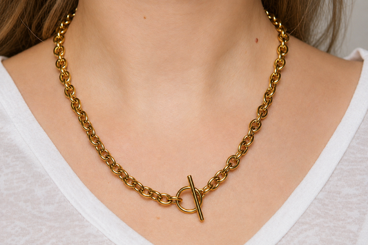 Collier maille gourmette en acier doré avec fermoir bâton