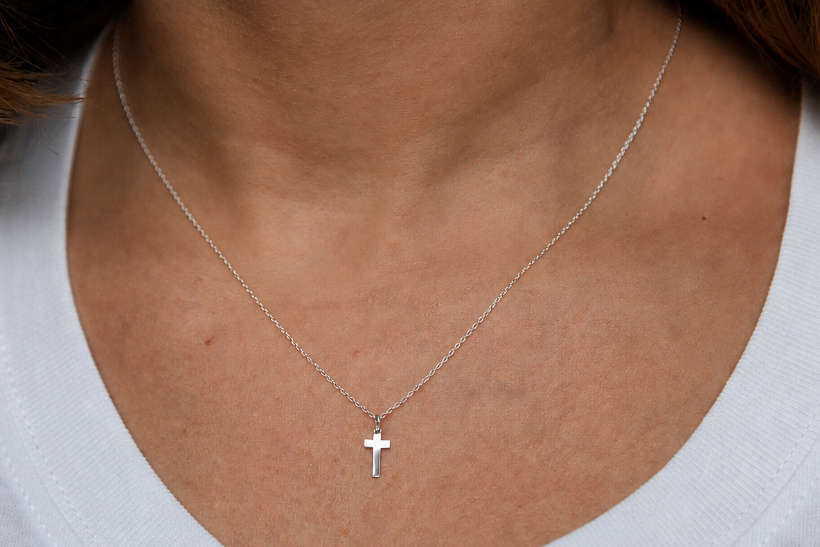 Collier pendentif mini croix en argent