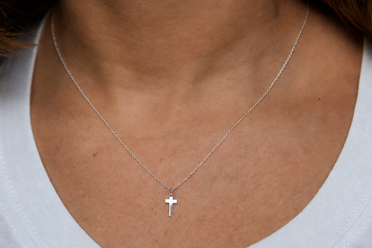 Collier pendentif mini croix en argent