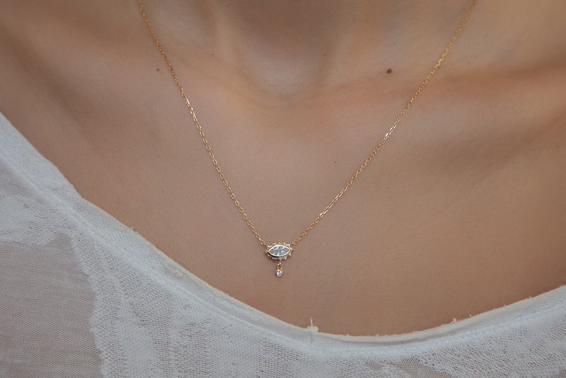 Collier oeil serti de zircons plaqué or - Collier porte-bonheur