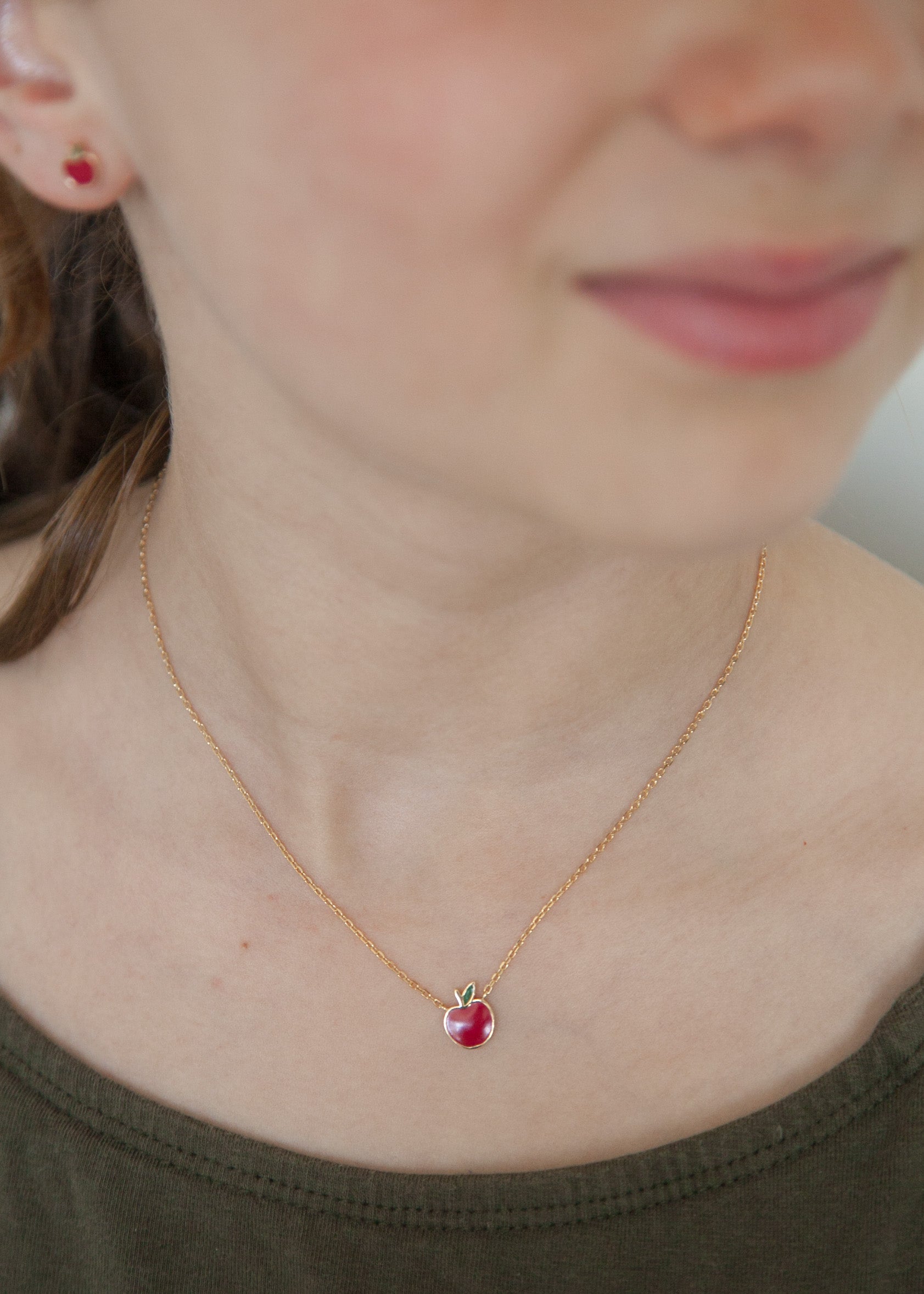 Collier pomme rouge plaqué or – Elise et moi