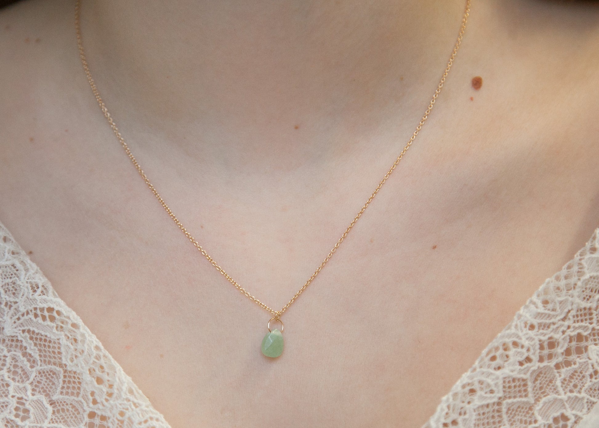 Collier Plaqué Or orné d'une pierre d'Aventurine verte
