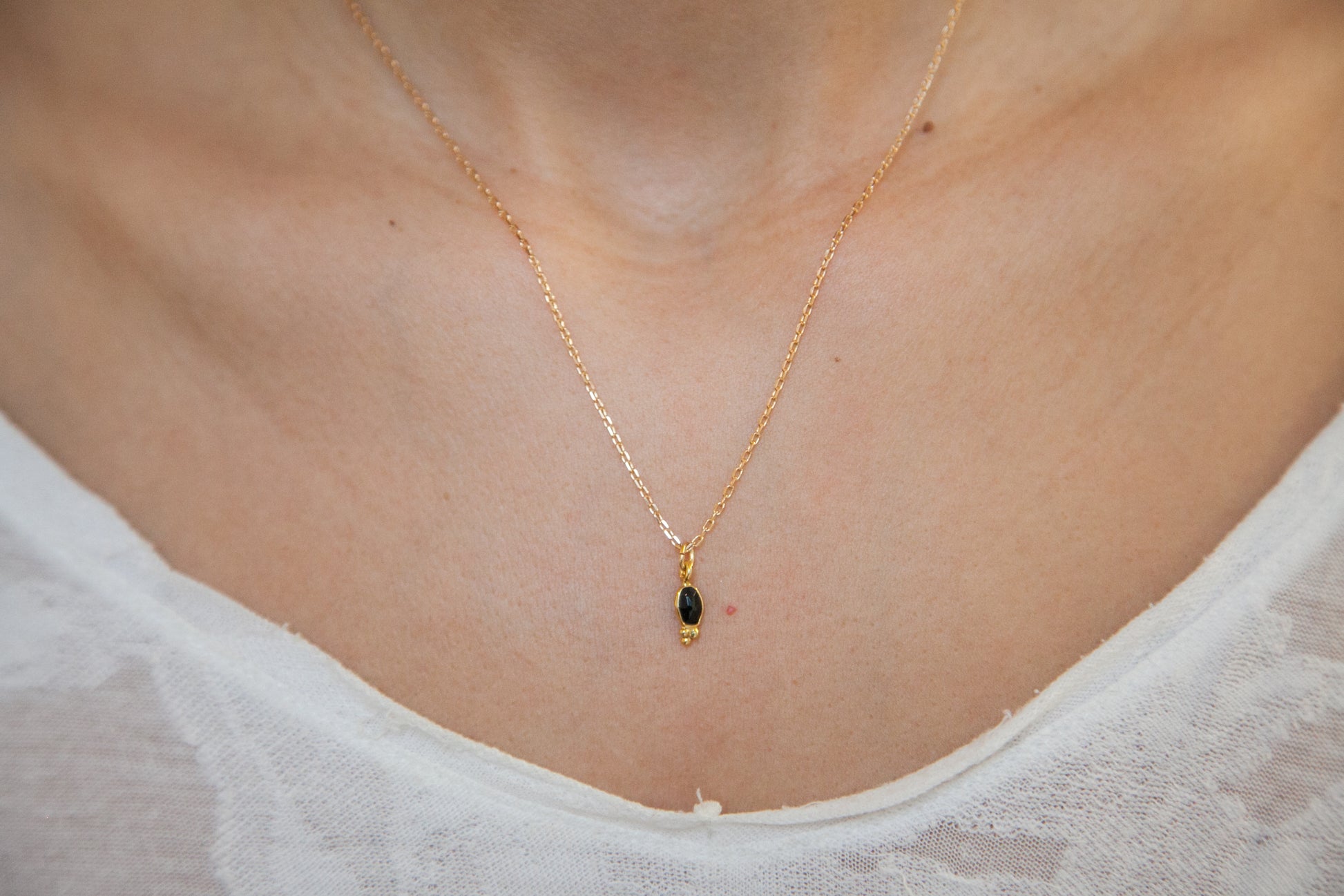 Collier petite pierre naturelle plaqué or
