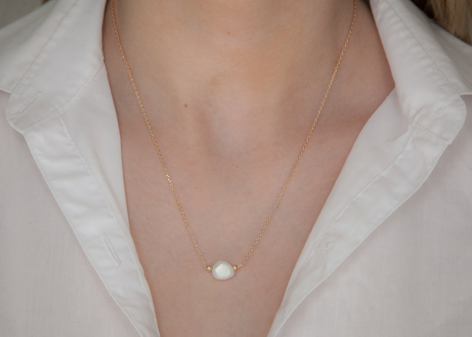 Collier perle blanche plaqué or