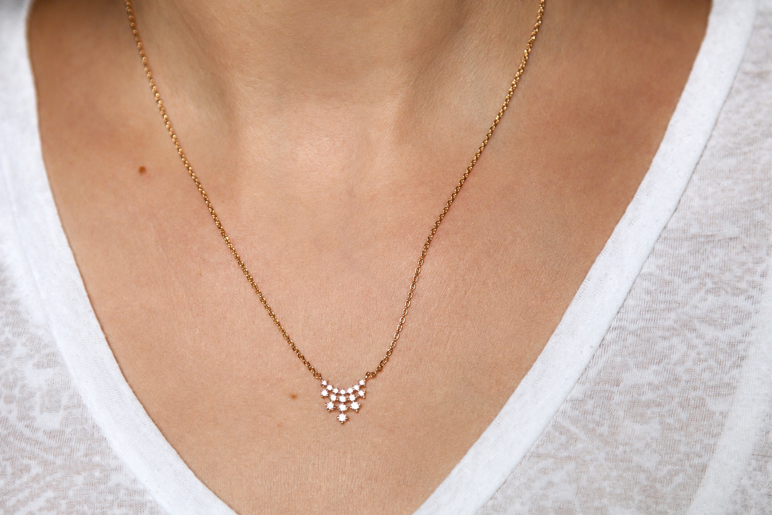 Collier fin serti de zircons plaqué or