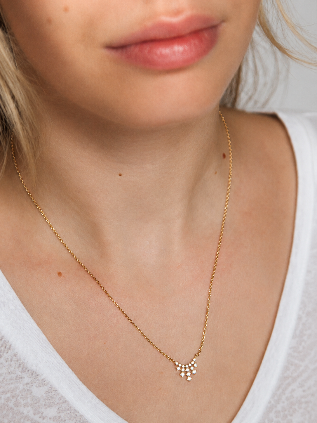Collier fin serti de zircons plaqué or