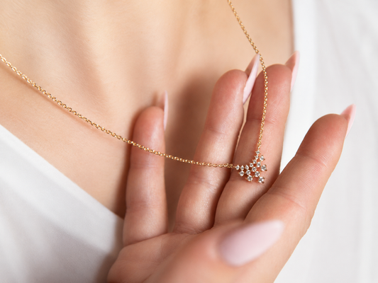 Collier fin serti de zircons plaqué or