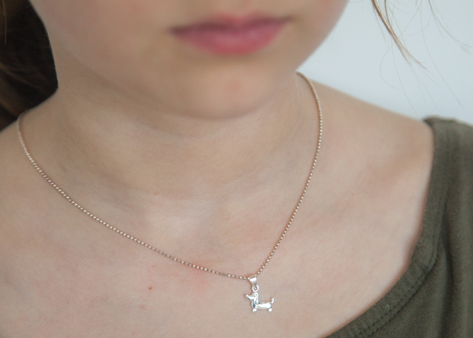 Collier pendentif teckel en argent