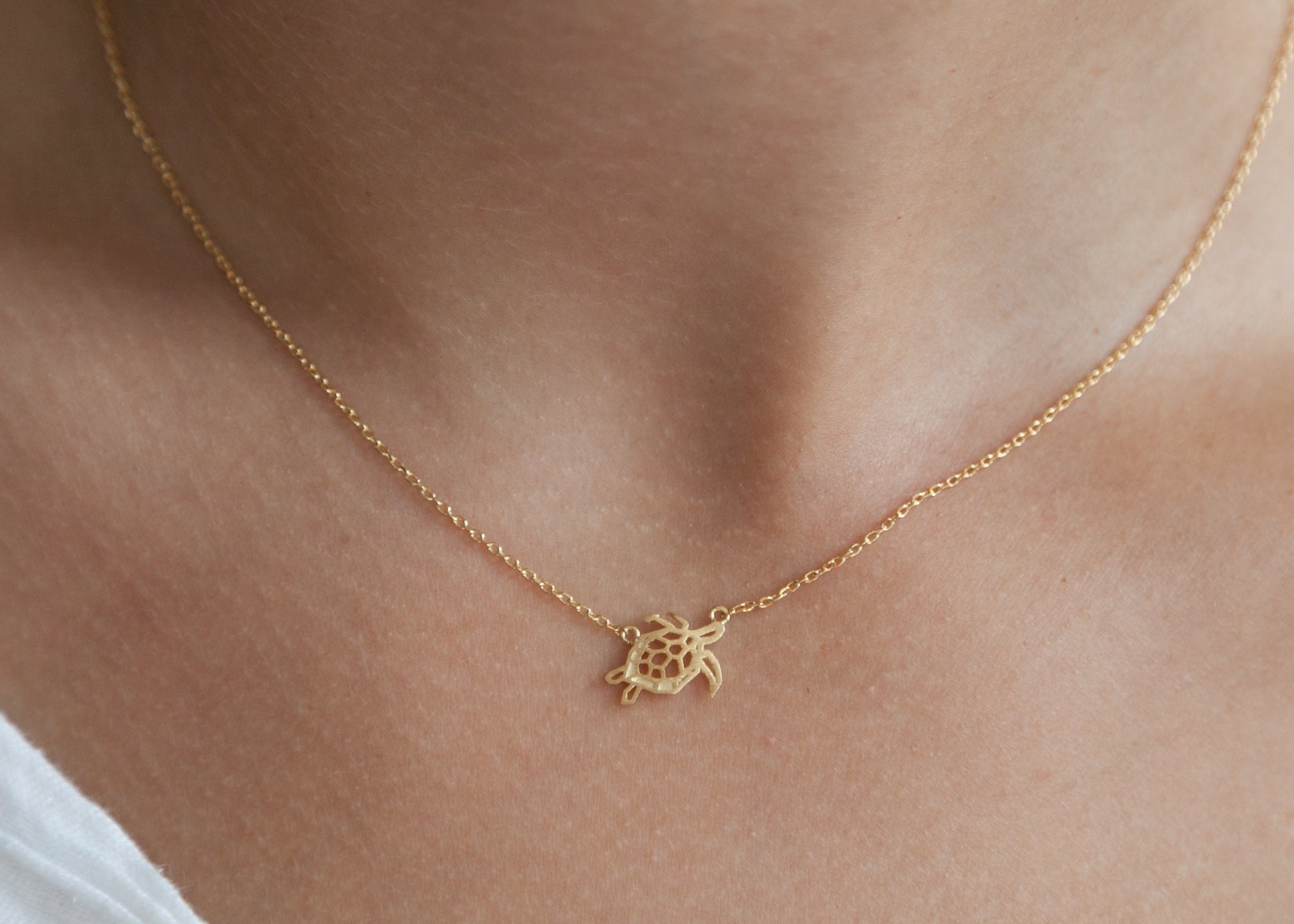 Collier tortue doré