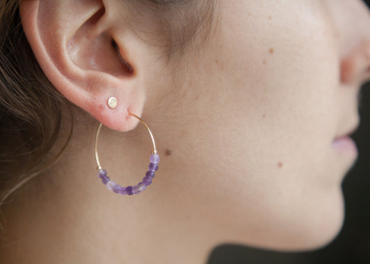 Boucles d'oreilles créoles plaqué or pierre naturelle améthyste