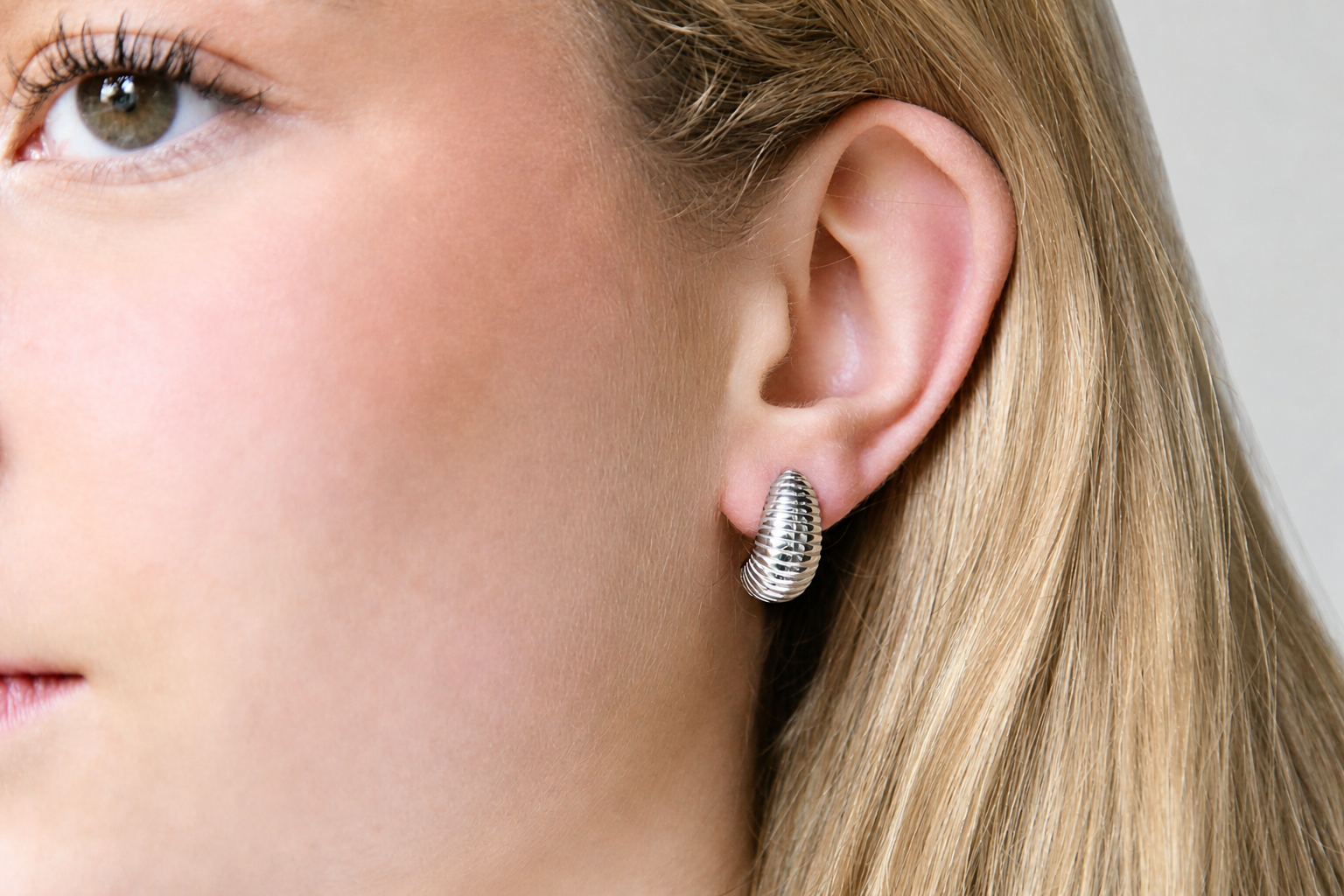 Boucles d'oreilles bombées en forme de goutte inspirées des années 90 en argent
