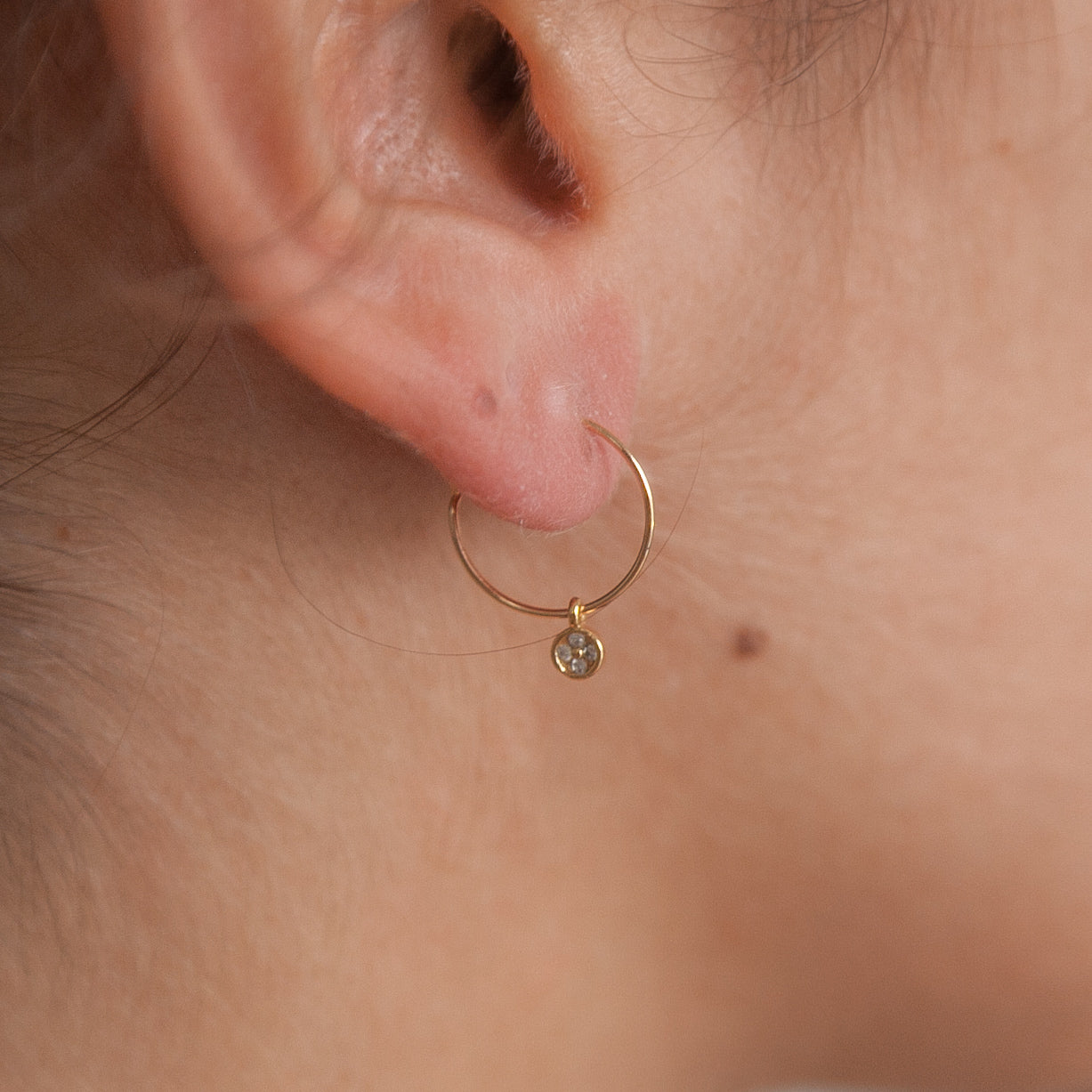 Boucles d'oreilles créoles petits strass plaqué or