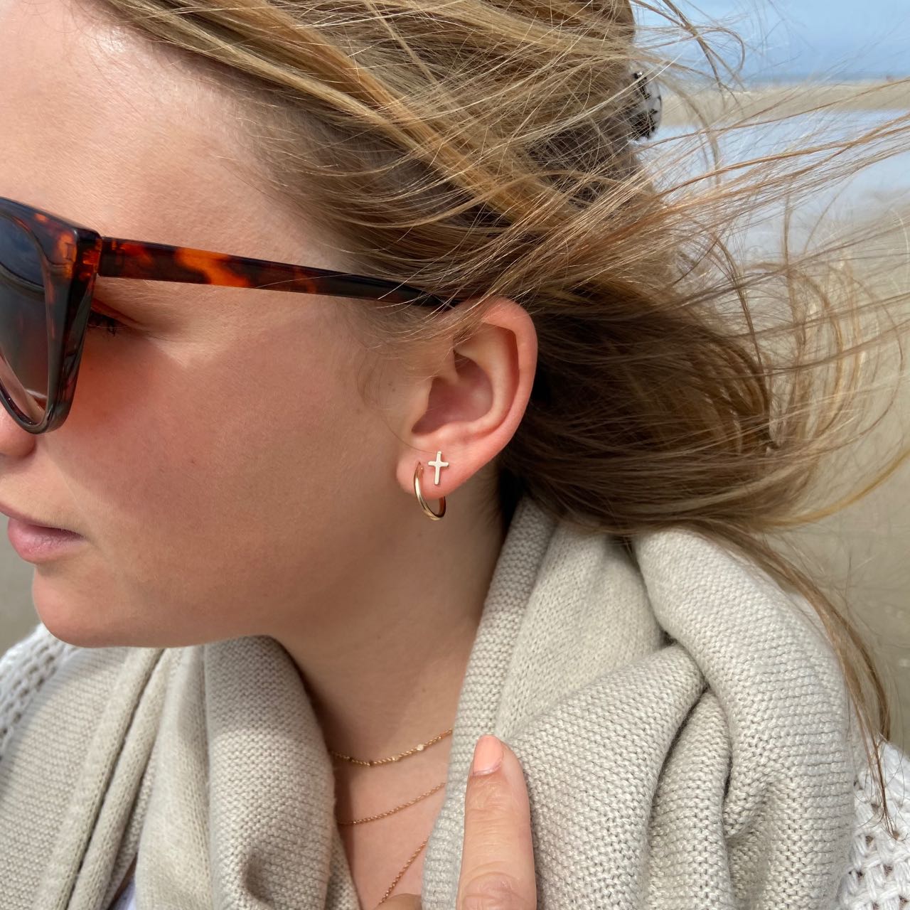 Boucles d'oreilles petites créoles classiques plaqué or