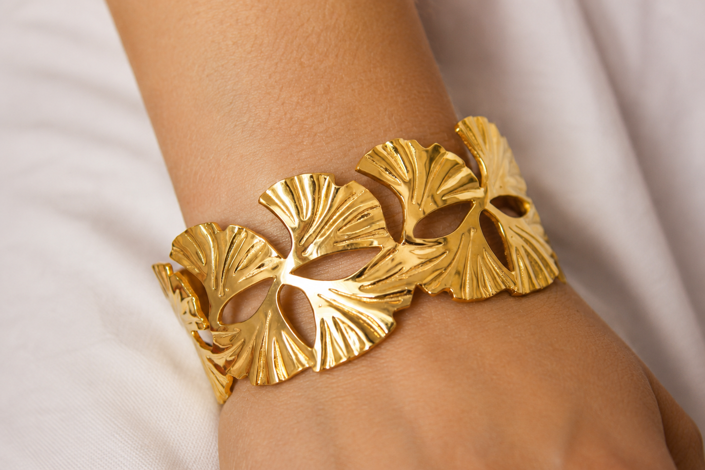 Bracelet jonc doré feuilles de ginkgo – acier inoxydable