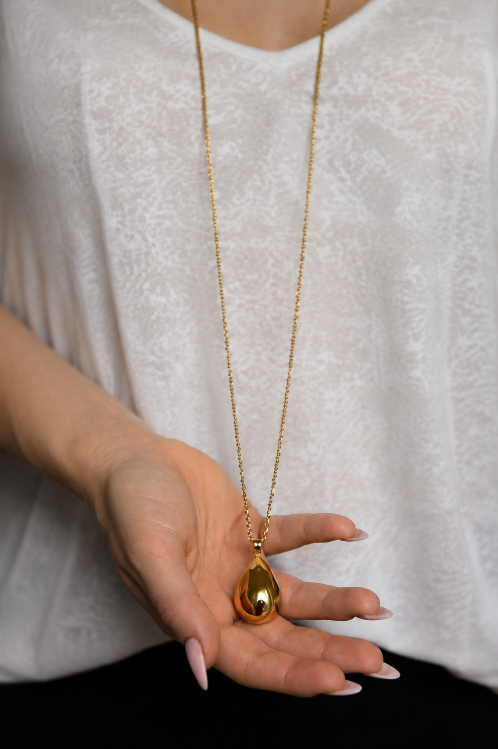 Collier sautoir pendentif goutte en acier doré