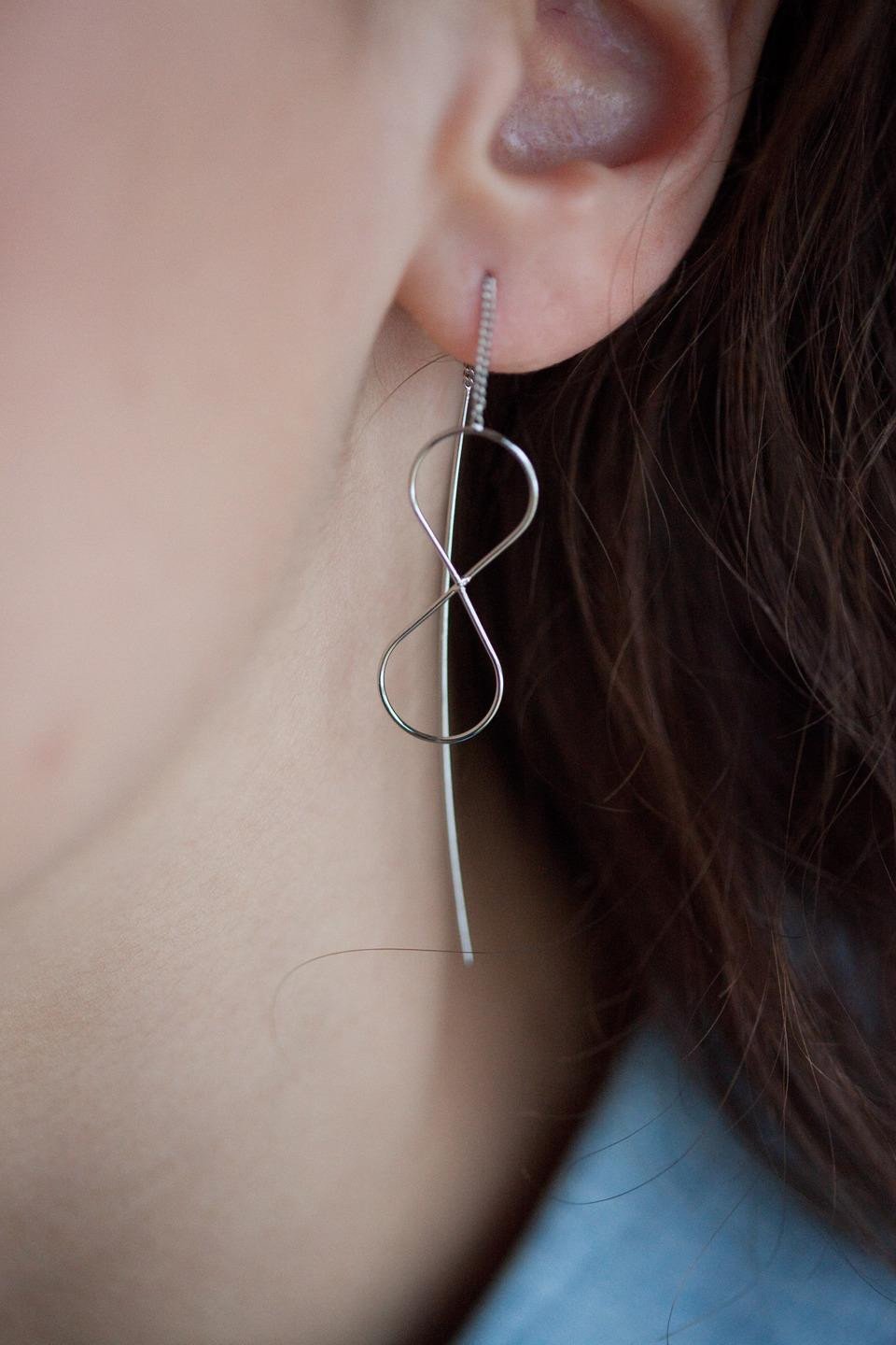 boucles oreilles chaine traversante infini