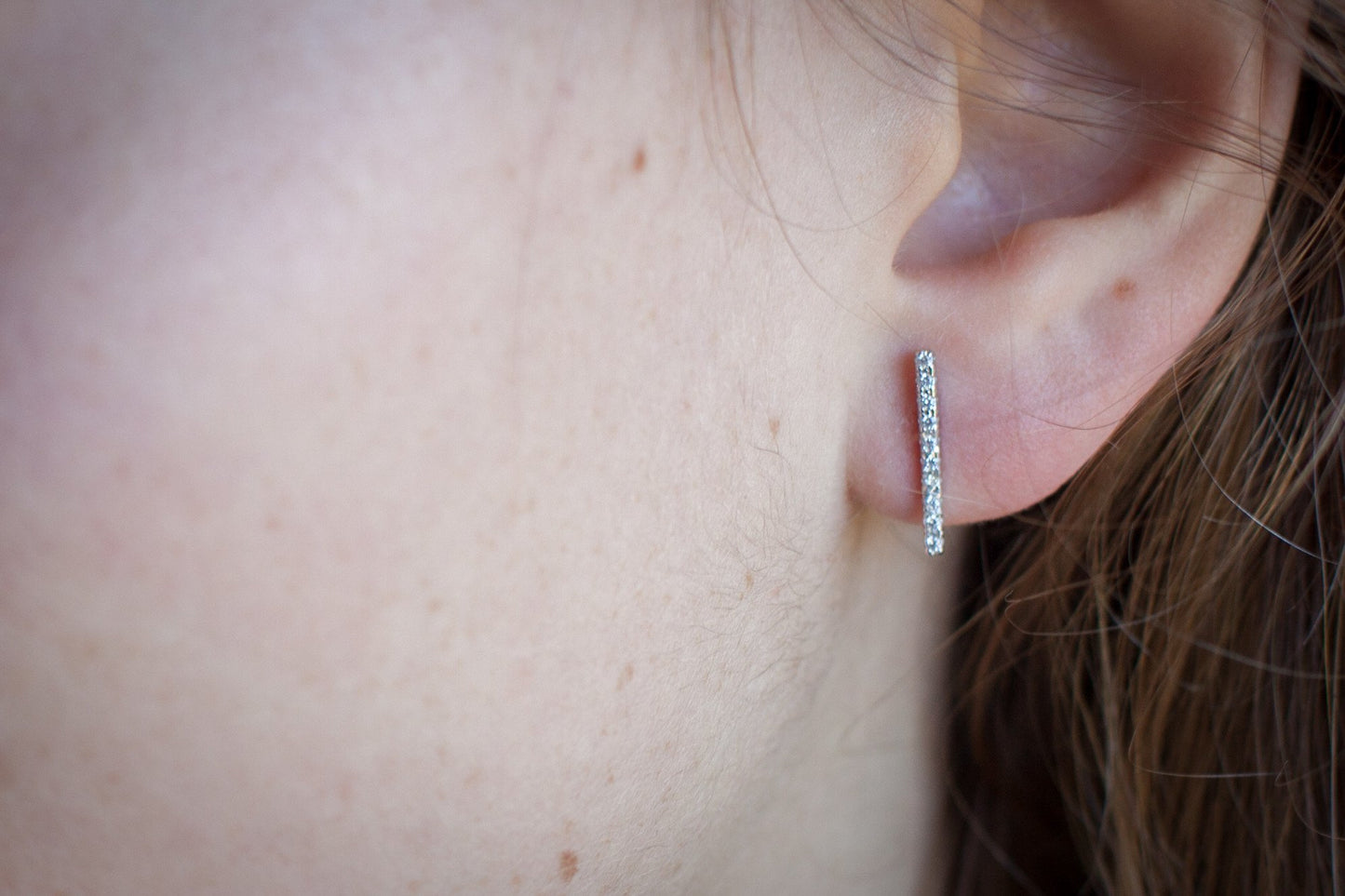 Boucles d'oreilles barre avec zircons en argent