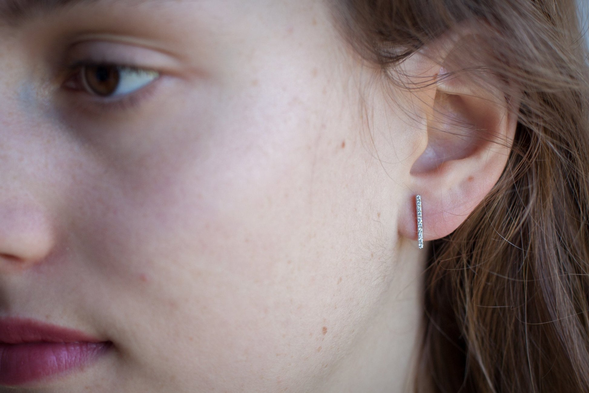 Boucles d'oreilles barre avec zircons en argent