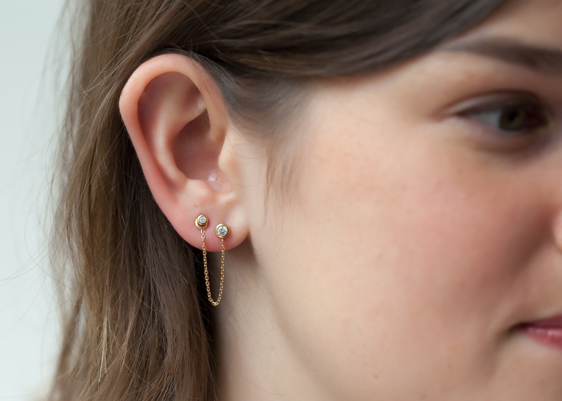 Boucle d'oreille double trous & chaîne plaqué or