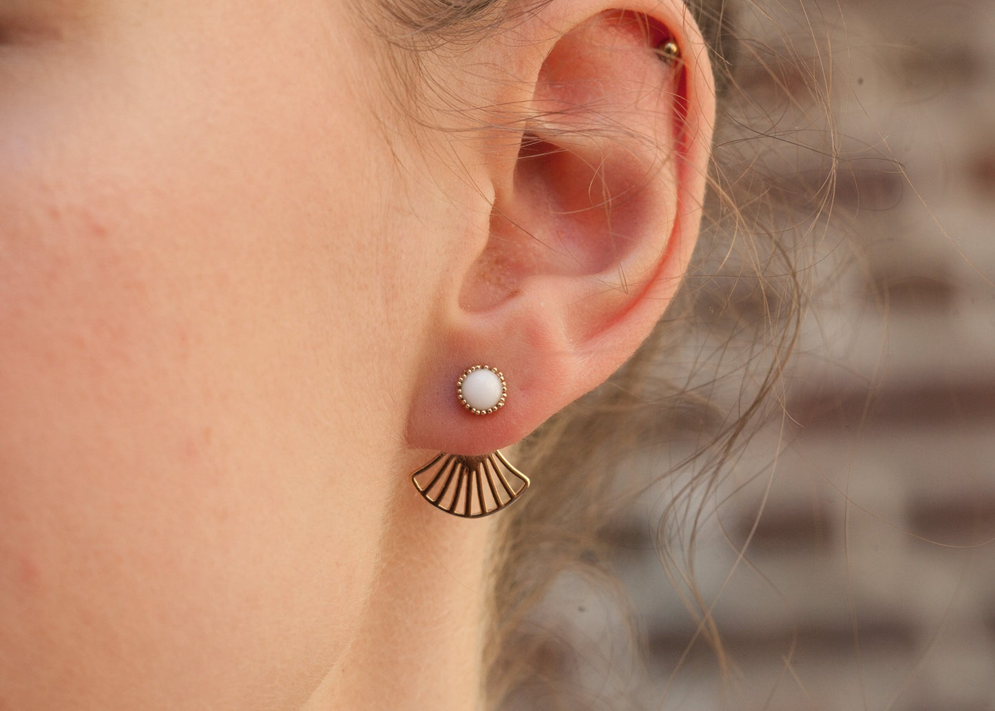 Boucles d'oreilles dessous de lobe perle blanche plaqué or