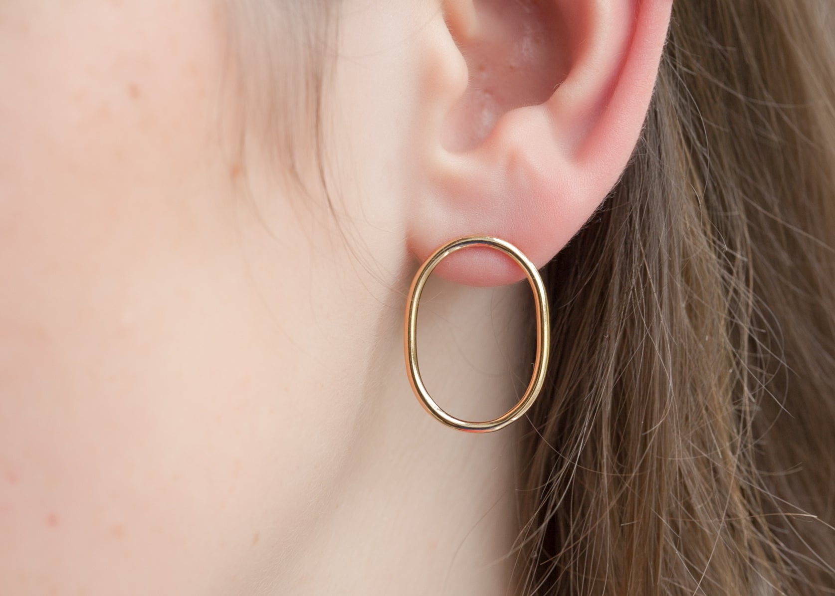 Boucles d'oreilles puces ovales plaqué or