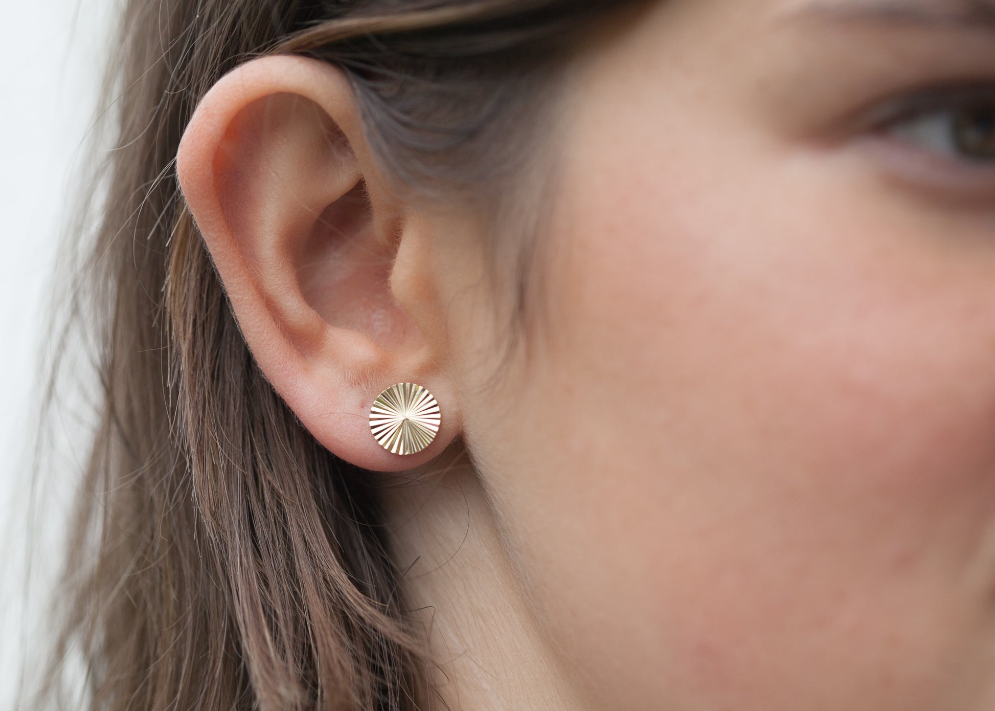 Boucles d'oreilles soleil plaqué or 16 carats