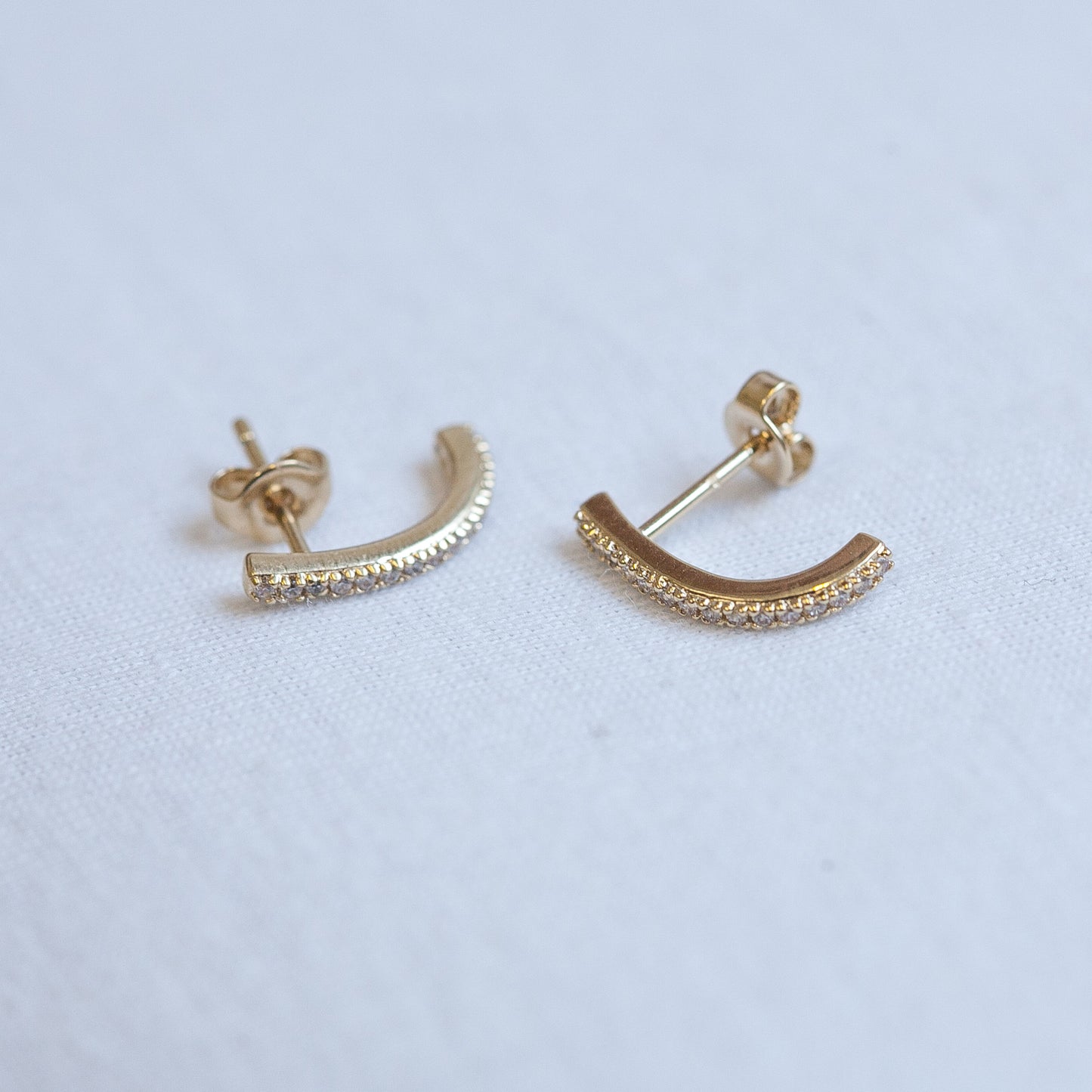 Boucles d'oreilles originales avec zircons plaqué or