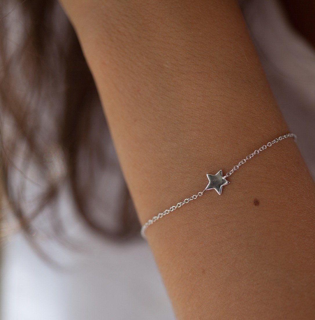 Bracelet une étoile en argent massif