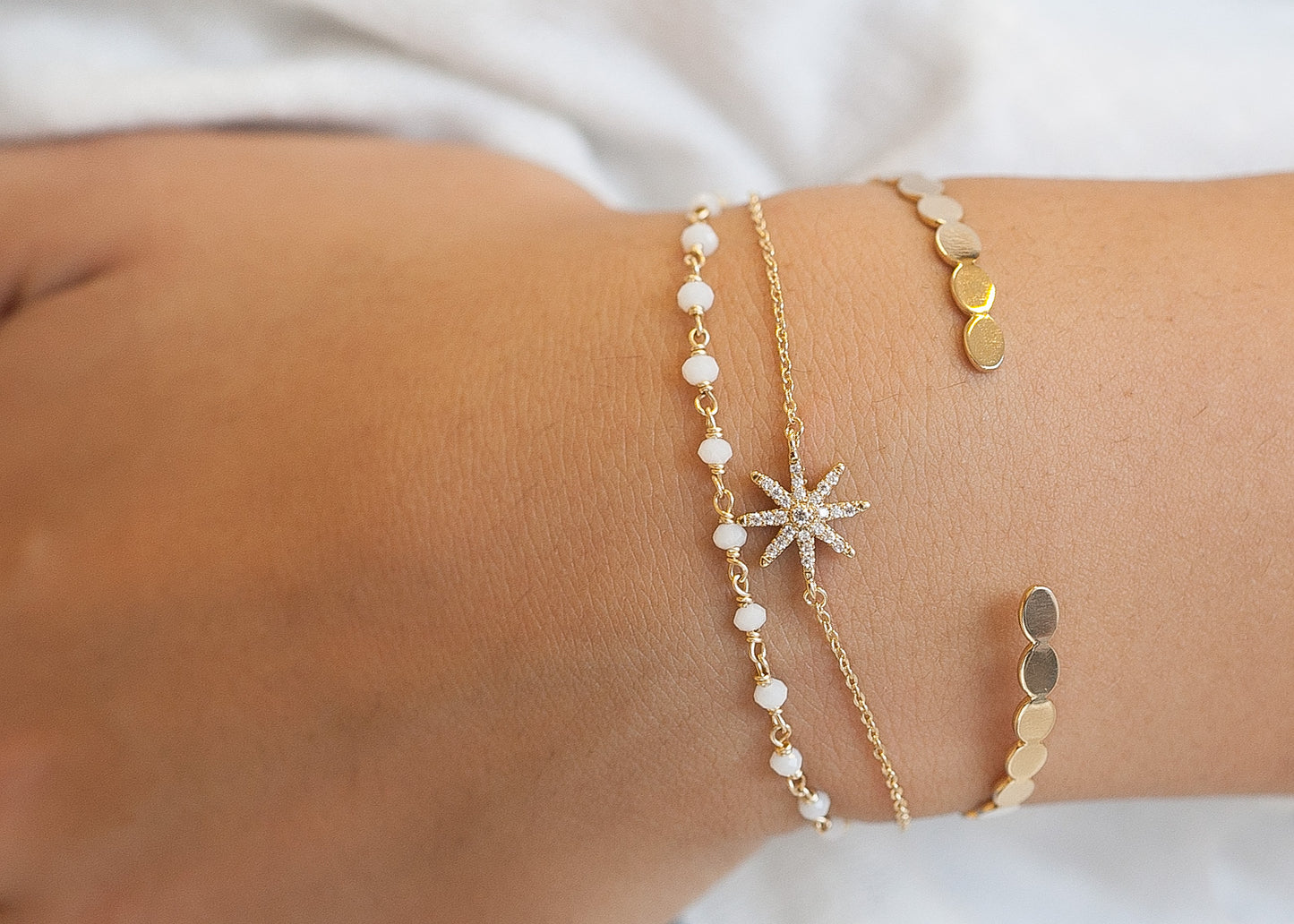 Bracelet étoile sertie de zircons plaqué or