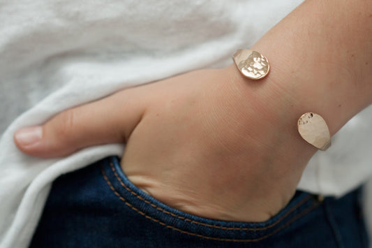 Bracelet jonc martelé 2 gouttes plaqué or