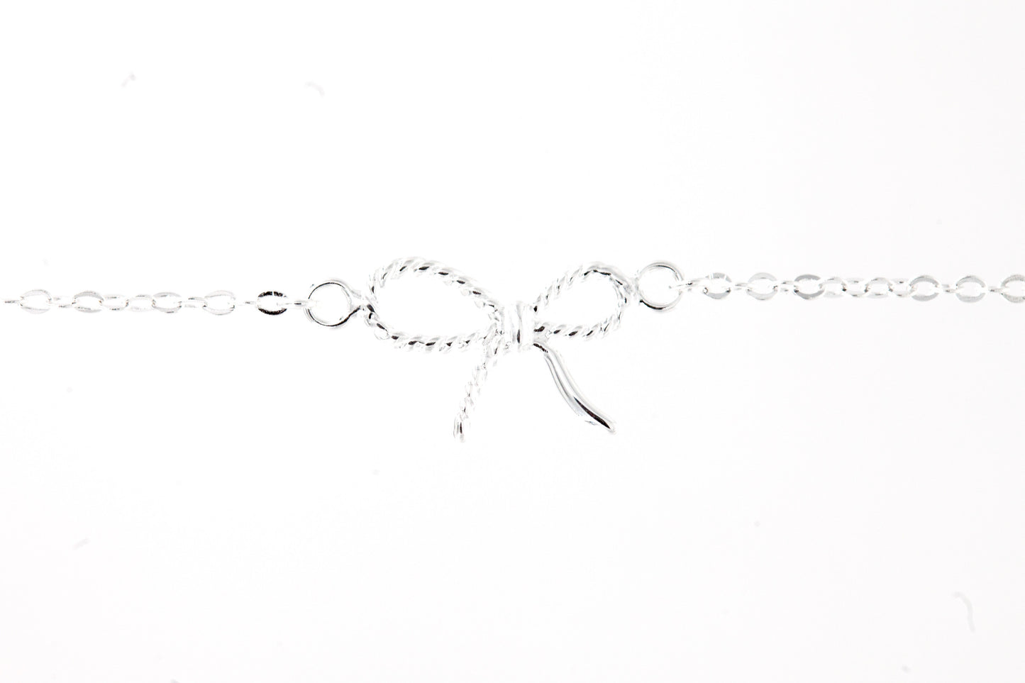 Bracelet noeud en argent massif. Fin et discret