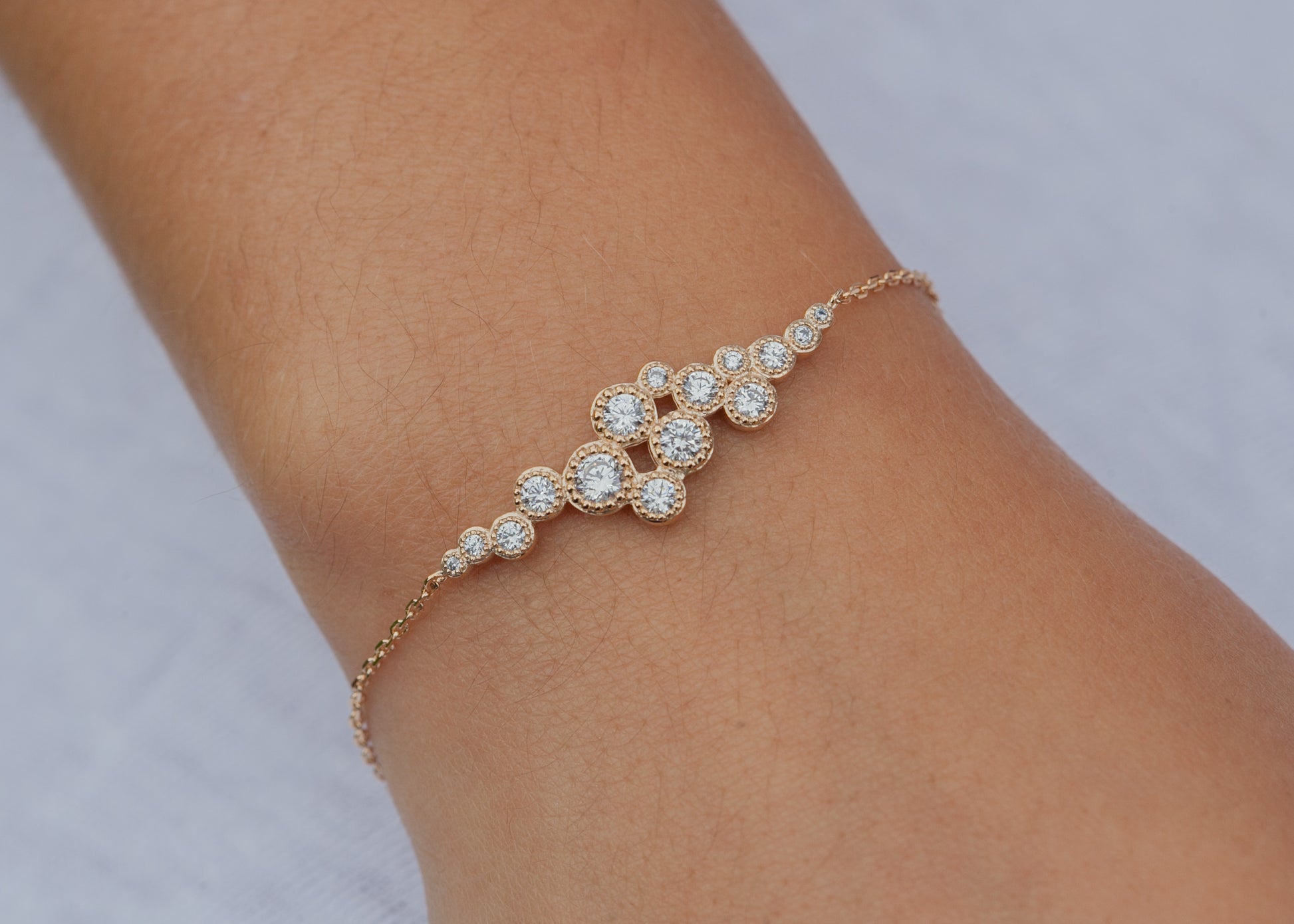 Bracelet serti de zircons plaqué or 18 carats