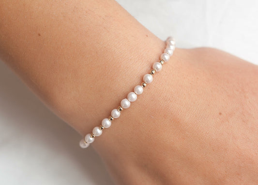 Bracelet perles blanches plaqué or