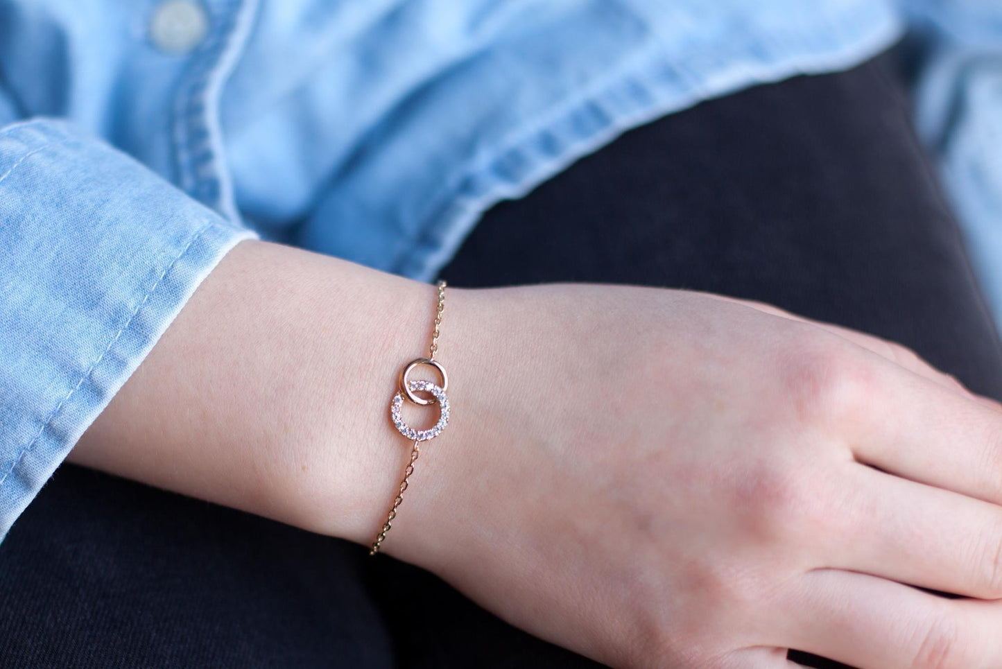 Bracelet 2 cercles entrelacés zirconium plaqué or