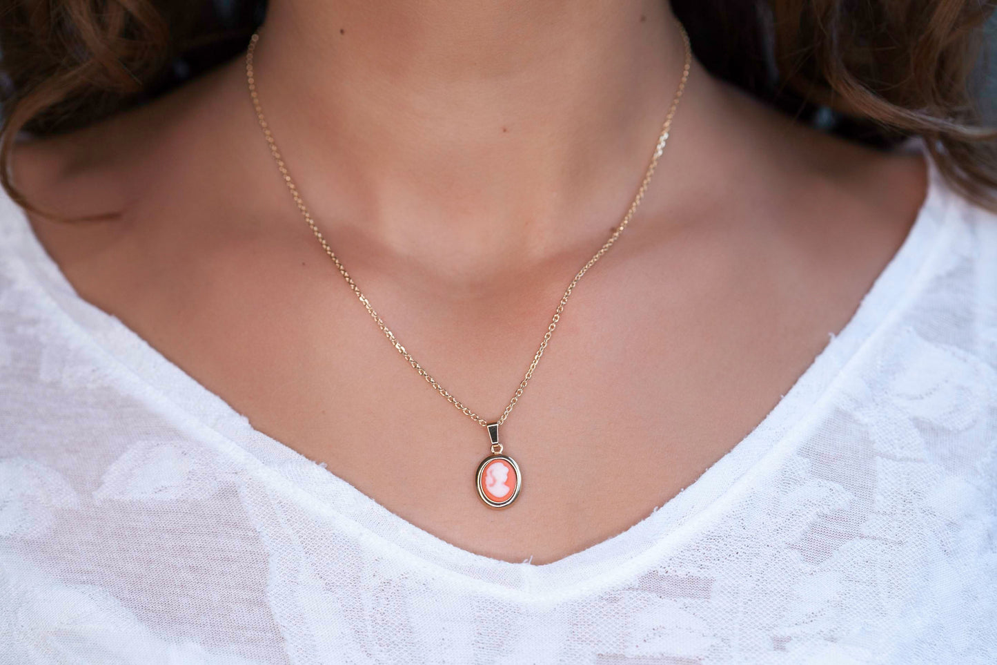 Collier pendentif camée vintage plaqué or