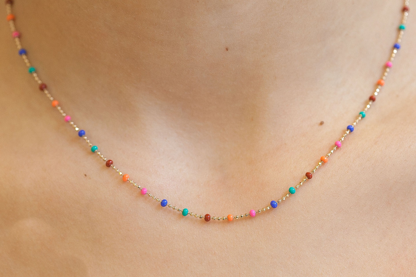 Collier chapelet multicolore plaqué or