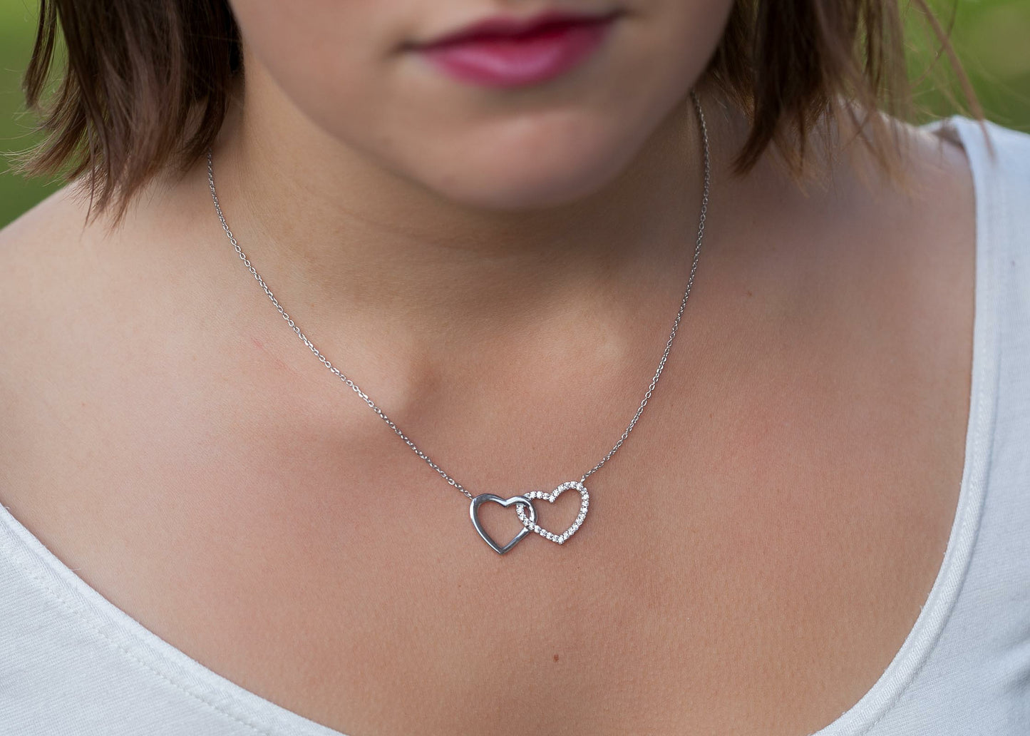 Collier 2 grands coeurs entrelacés en argent serti de zircons