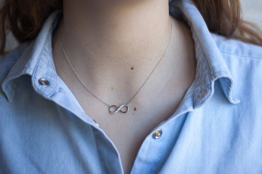 Collier infini serti de zircons en argent