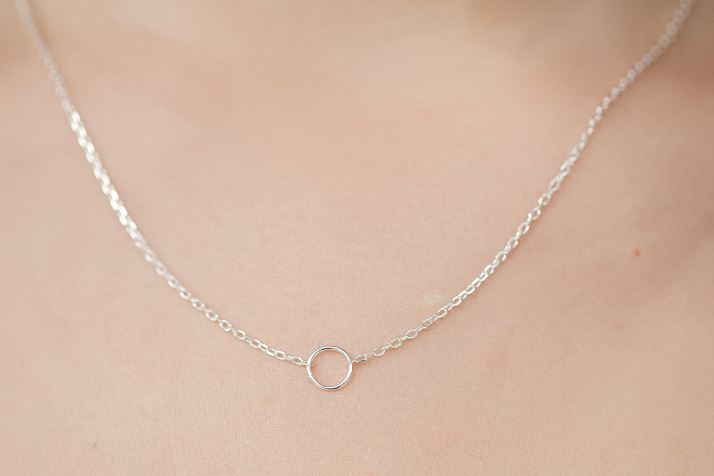 Collier tout petit rond en argent massif