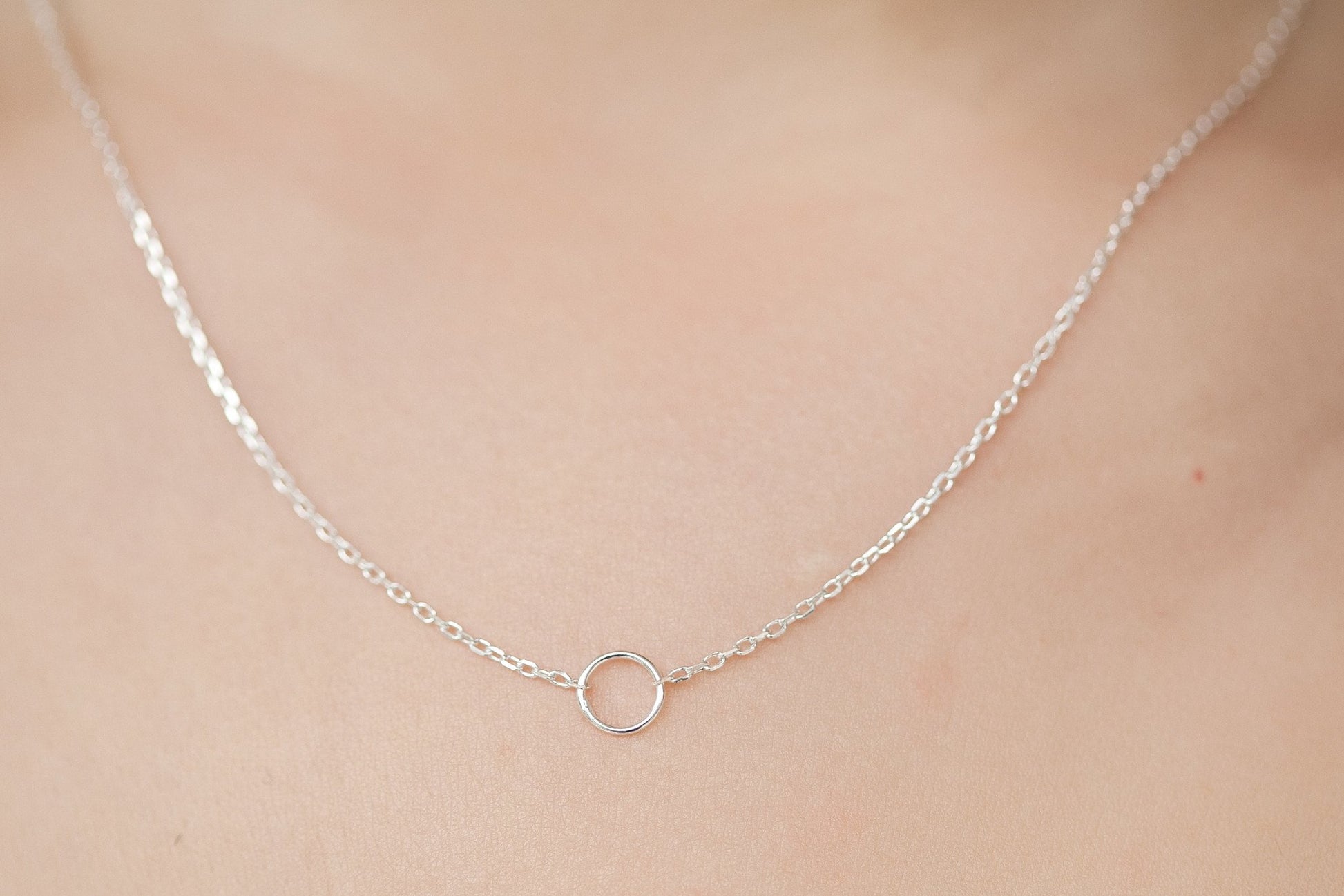 Collier tout petit rond en argent massif