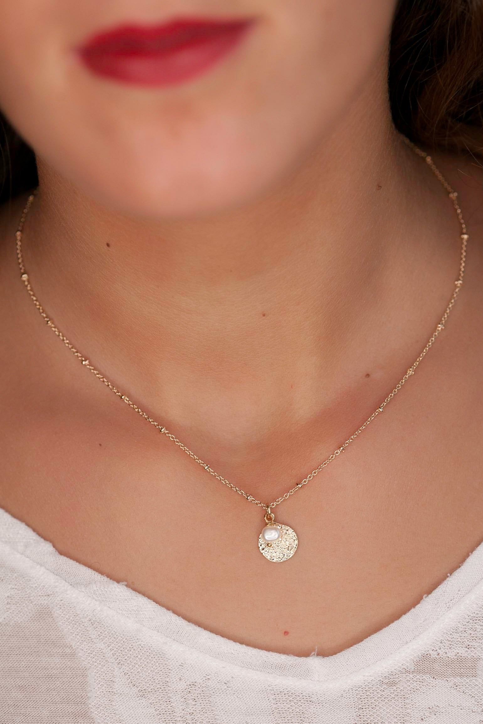 Collier perle blanche et pastille plaqué or