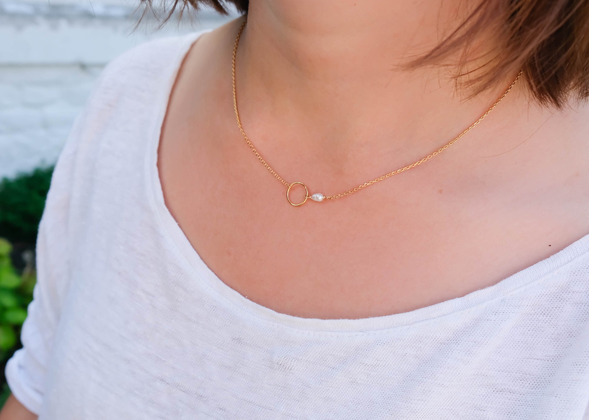 Collier perle blanche et rond plaqué or