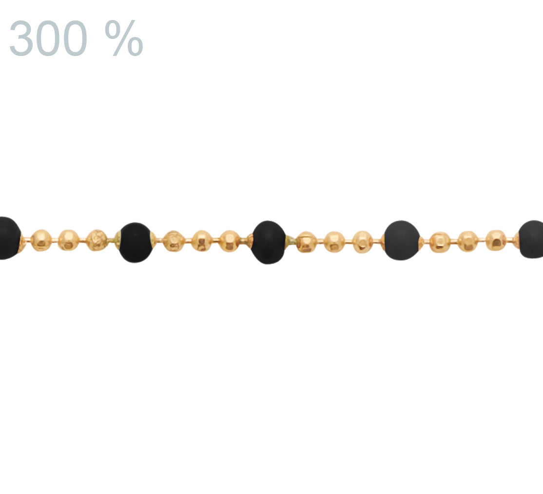 Collier chaîne et mini perles noires plaqué or